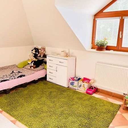 Ořech Apartman Se Zahradou 20 Minut Do Centra Prahy מראה חיצוני תמונה