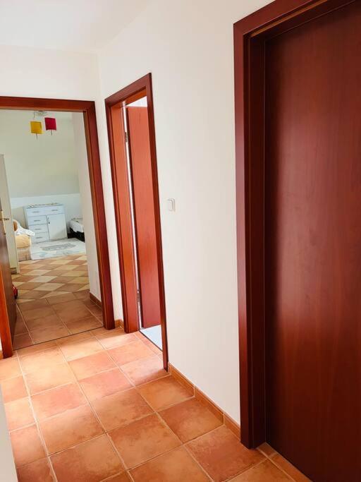 Ořech Apartman Se Zahradou 20 Minut Do Centra Prahy מראה חיצוני תמונה
